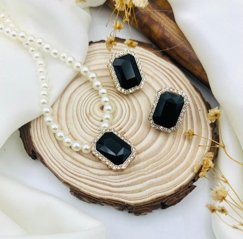 Buy Elegant Womens Jewelry Set Black  Timeless Necklace  Earrings Matching Set for Special Occasions Online - BEENet Store